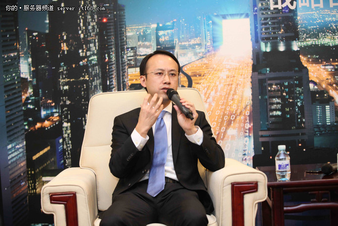 攜手VMware 戴爾助企業(yè)輕松部署混合云